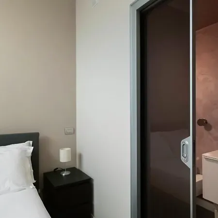 Italianway - Naviglio Pavese 6 * Milan