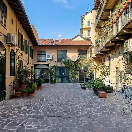 Italianway - Naviglio Pavese 6 * Milan